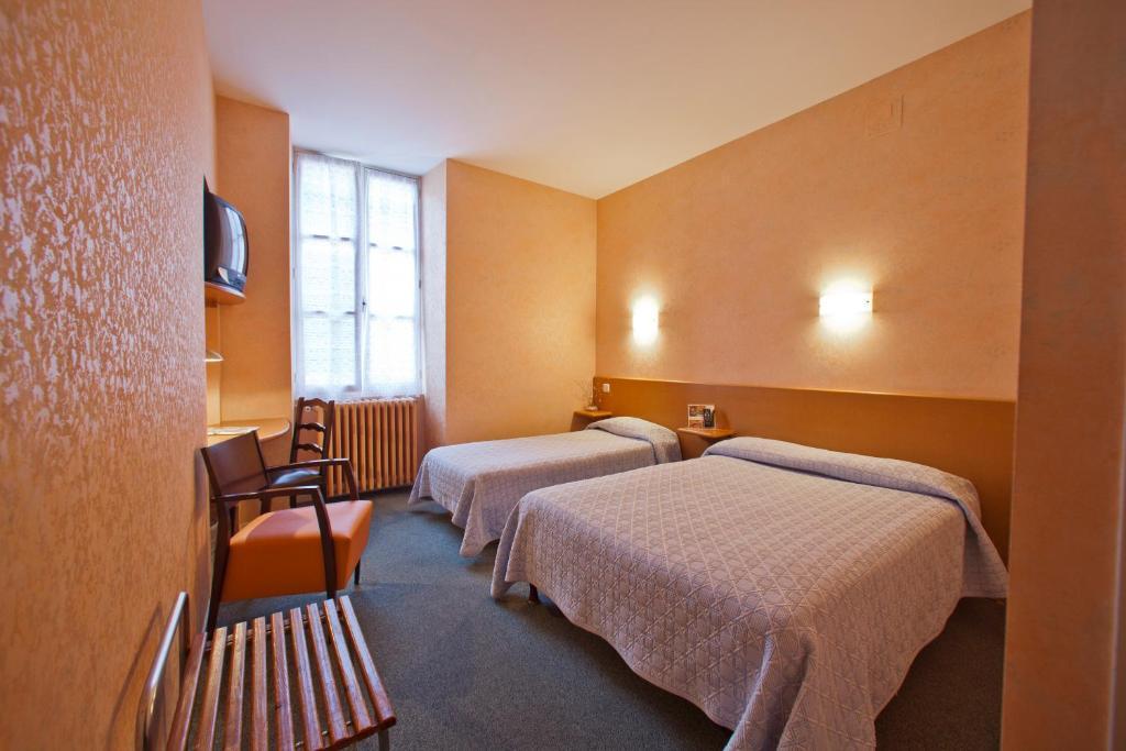 Logis Hotel De France Arudy Værelse billede