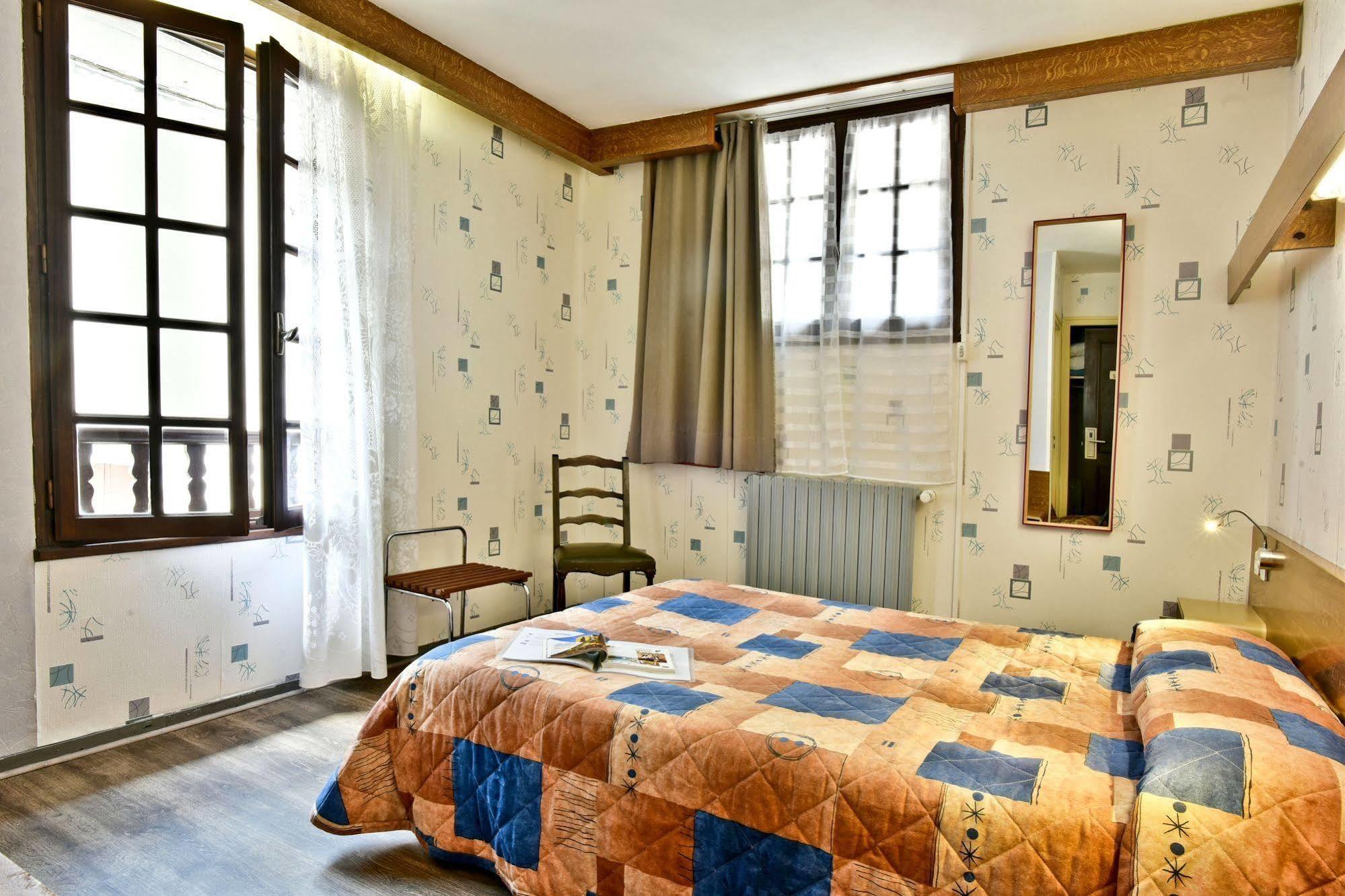 Logis Hotel De France Arudy Eksteriør billede
