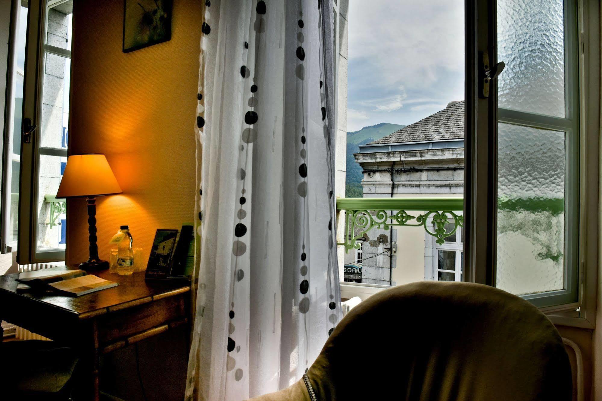 Logis Hotel De France Arudy Eksteriør billede