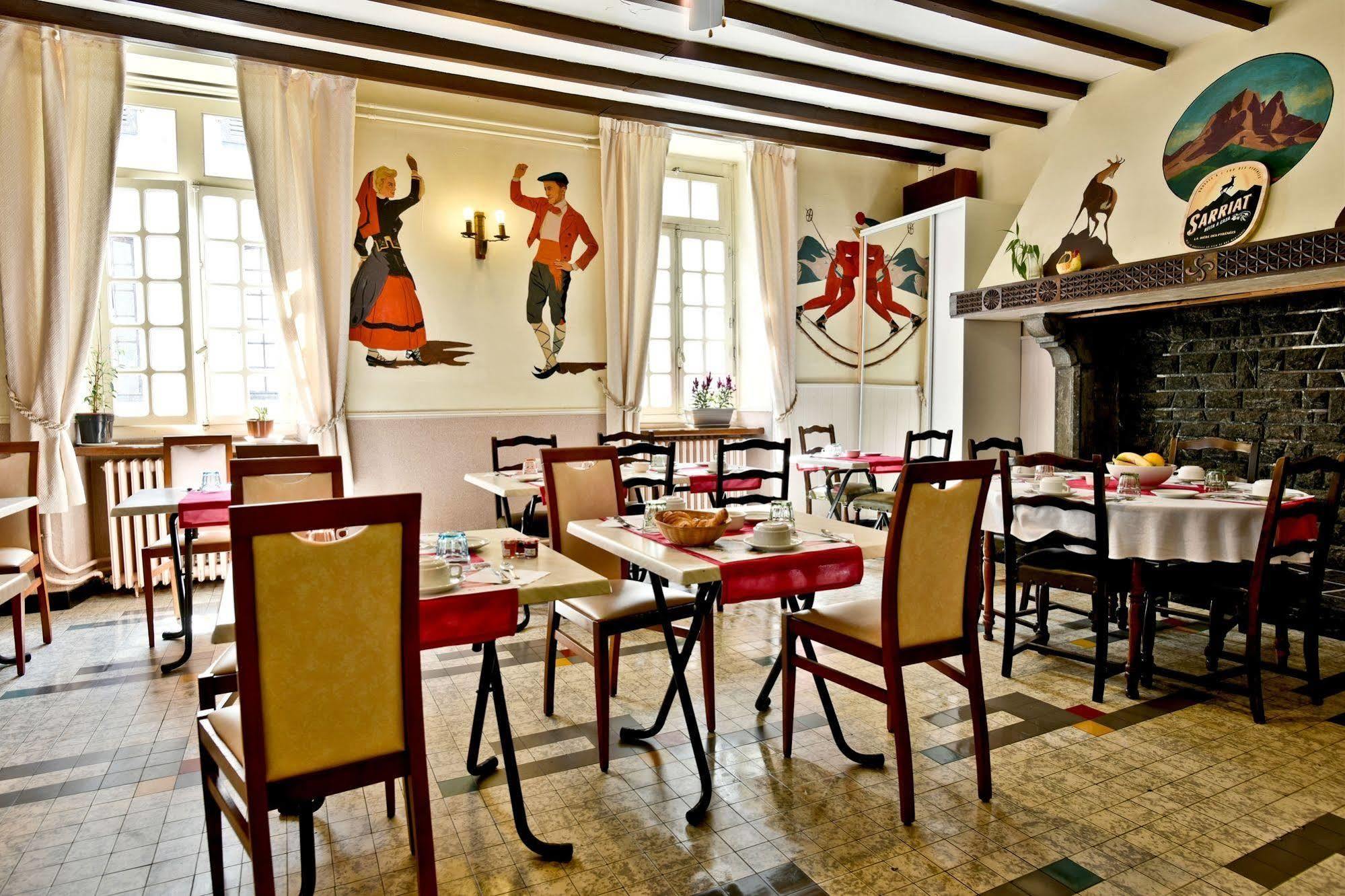 Logis Hotel De France Arudy Eksteriør billede